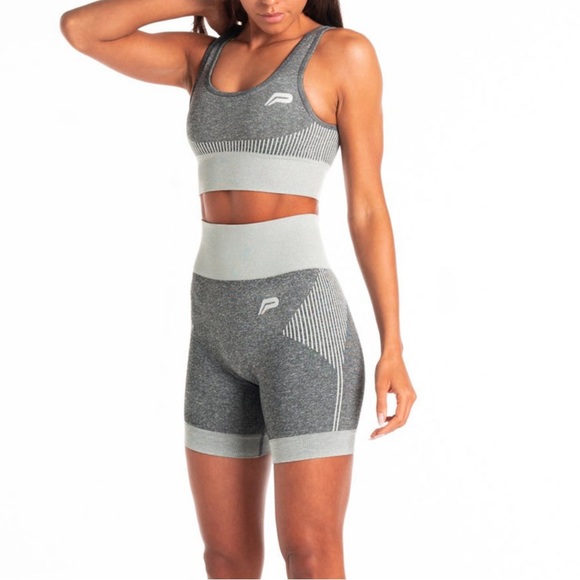NWT. Pursue Fitness ADAPT seamless shorts.  Size MEDIUM.  Color: Light Grey - Picture 9 of 11